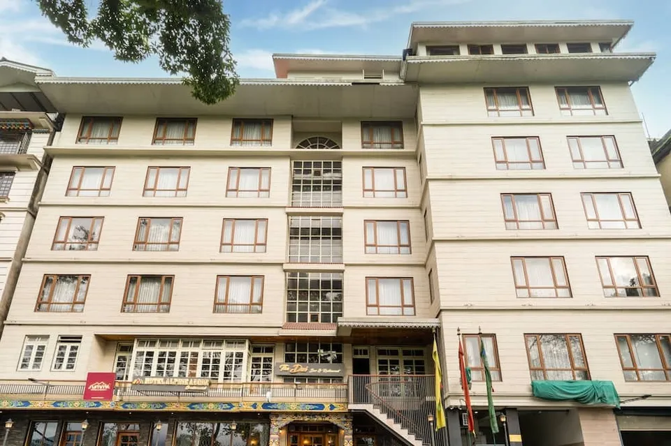 SUMMIT ALPINE ABODE HOTEL
